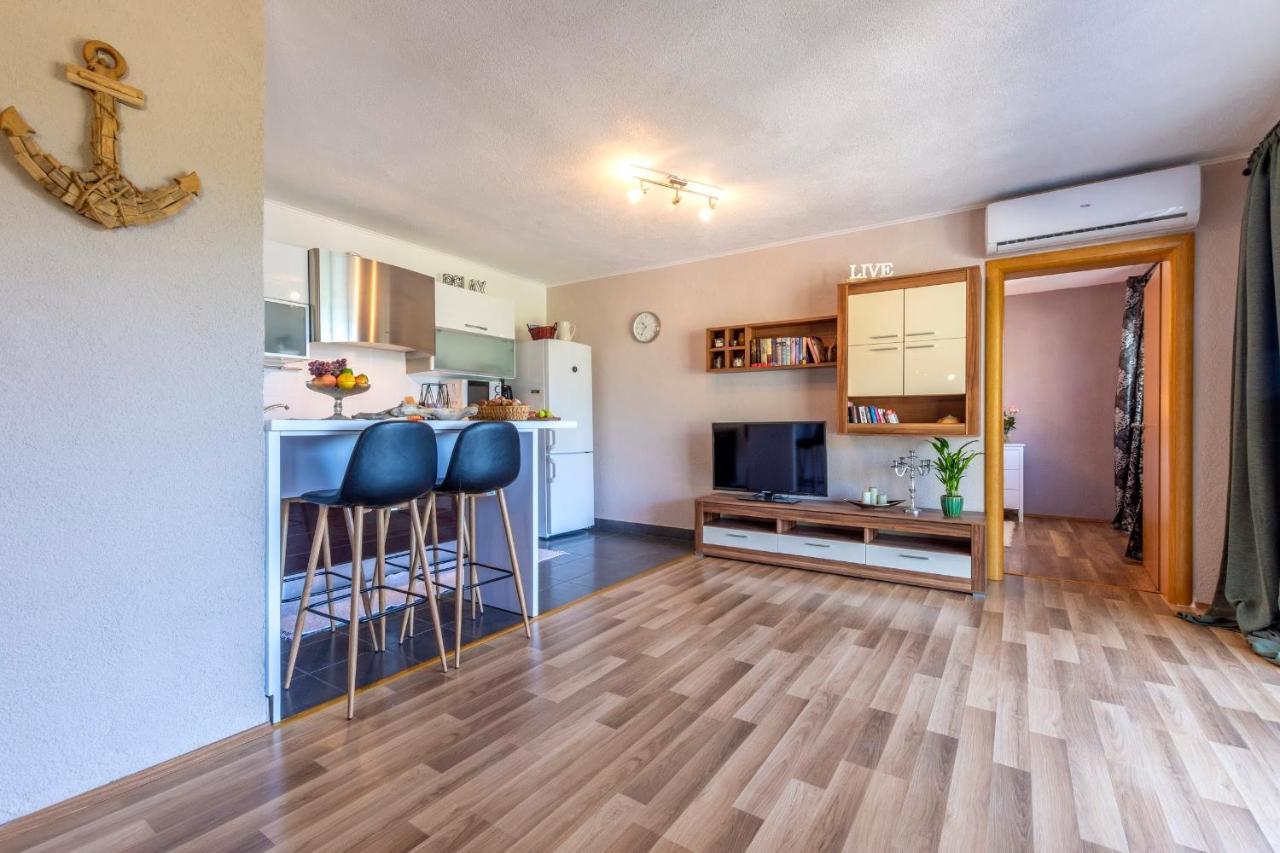 Apartman Ella Peracko Blato Екстериор снимка